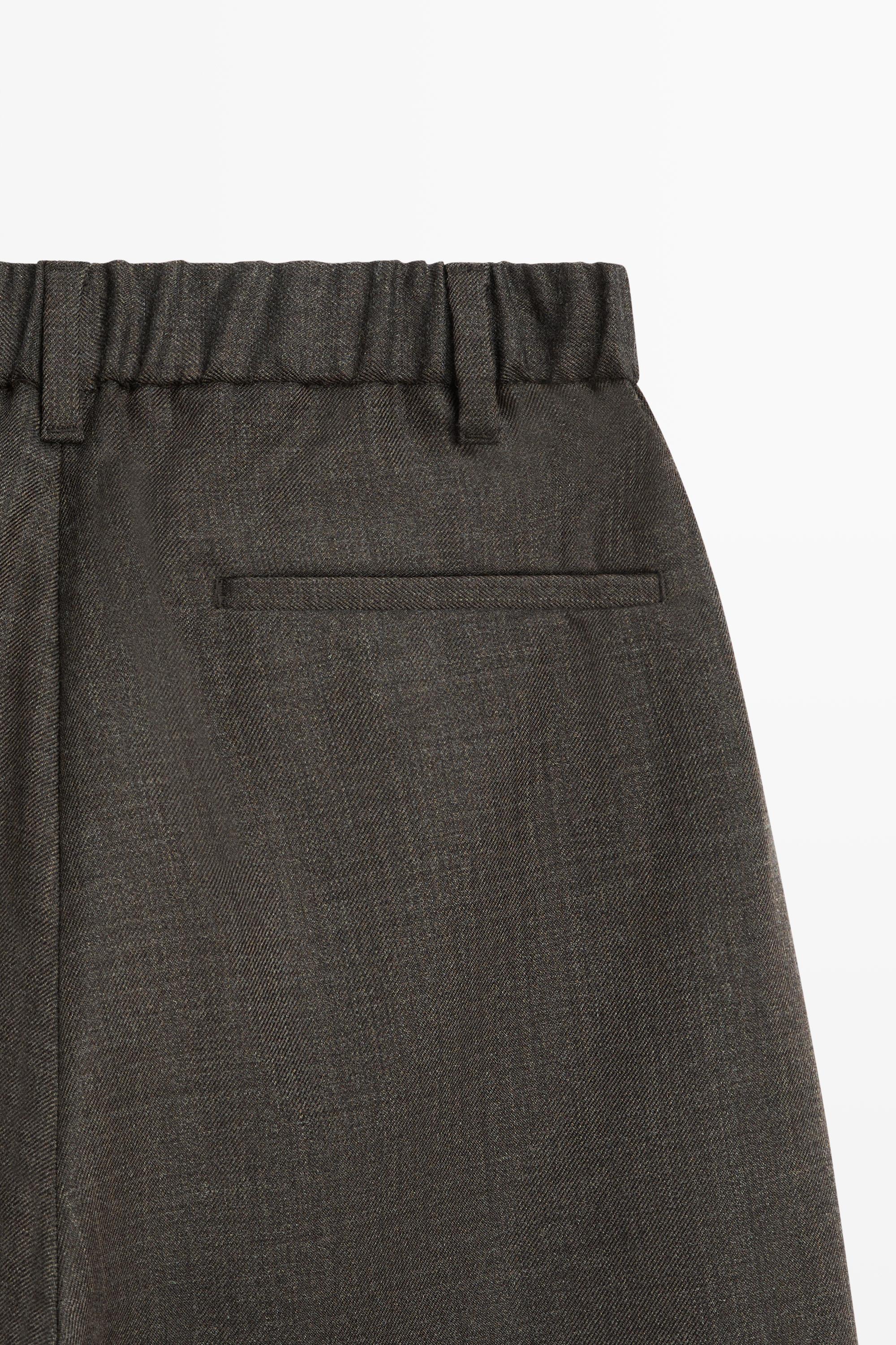 Relaxed fit 100% wool pants with elastic waistband